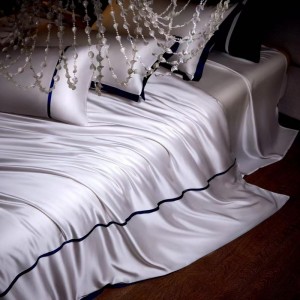 Super Soft 100% Mulberry Silk Bed Sheets Custom Bed Sets Cooling Flat Sheet Solid White Bed Linen Luxury 4PCS Bedding Set for Home Hotel