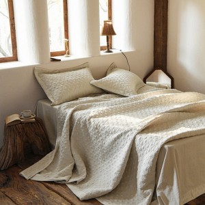 Skin-friendly, comfortable cotton and linen three-piece bed set
