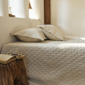 Skin-friendly, comfortable cotton and linen three-piece bed set