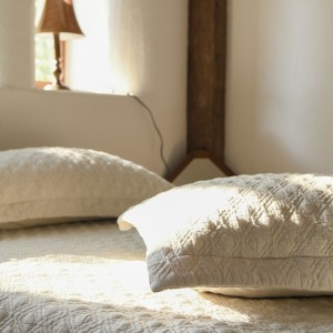 Skin-friendly, comfortable cotton and linen three-piece bed set