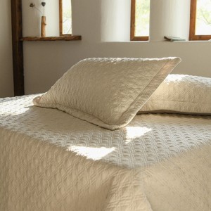 Skin-friendly, comfortable cotton and linen three-piece bed set