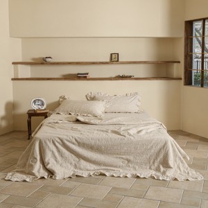 Skin-friendly, comfortable cotton and linen three-piece bed set