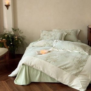 Modern style fancy milk velvet embroidery pillow cases high-quality green winter quilt cover bedding set manufacturer