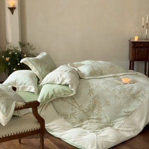 Modern style fancy milk velvet embroidery pillow cases high-quality green winter quilt cover bedding set manufacturer