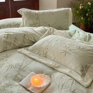 Modern style fancy milk velvet embroidery pillow cases high-quality green winter quilt cover bedding set manufacturer