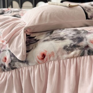 Winter warm pink comforter duvet cover printing pillowslip milk velvet coverlets ruffles bedding set