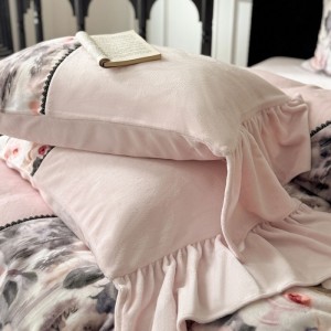 Winter warm pink comforter duvet cover printing pillowslip milk velvet coverlets ruffles bedding set