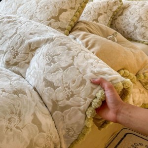 Three-dimensional Carved Milk Velvet Duvet Cover Bed Sheets Four-piece Bedding Set