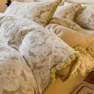 Three-dimensional Carved Milk Velvet Duvet Cover Bed Sheets Four-piece Bedding Set