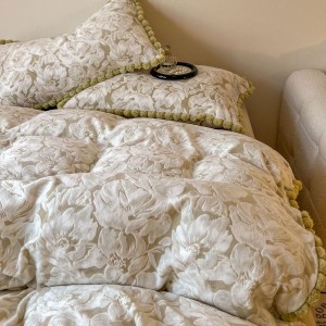 Three-dimensional Carved Milk Velvet Duvet Cover Bed Sheets Four-piece Bedding Set