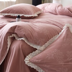 Winter warm pink jacquard 4pcs polyester home hotel textiles ruffles bedding set supplier