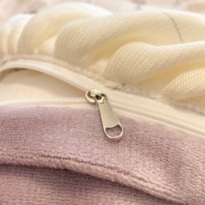 Premium quality purple ruffles 4pcs comforter duvet cover milk velvet bedding set supplier