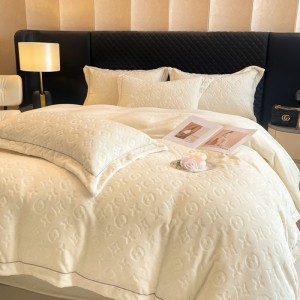 Hot Selling White Thicken Milk Velvet Jacquard Duvet Cover Bed Sheets Winter Four Piece Bedding Set