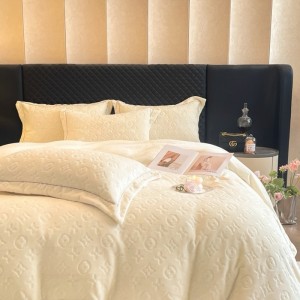 Hot Selling White Thicken Milk Velvet Jacquard Duvet Cover Bed Sheets Winter Four Piece Bedding Set