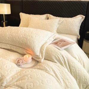 Hot Selling White Thicken Milk Velvet Jacquard Duvet Cover Bed Sheets Winter Four Piece Bedding Set