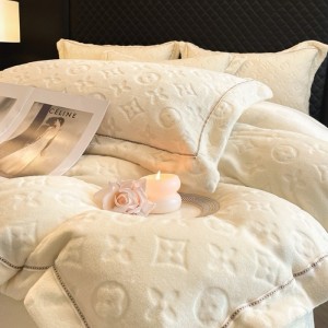 Hot Selling White Thicken Milk Velvet Jacquard Duvet Cover Bed Sheets Winter Four Piece Bedding Set