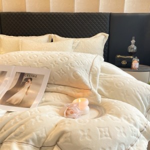 Hot Selling White Thicken Milk Velvet Jacquard Duvet Cover Bed Sheets Winter Four Piece Bedding Set