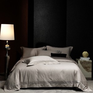 Red 4pcs home hotel textiles jacquard comforter duvet cover pure cotton bedding set supplier