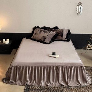 High quality black ruffles home hotel textiles printing milk velvet bedding set supplier