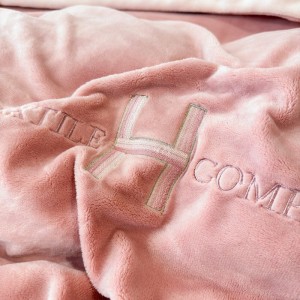 winter warm pink 4pcs home hotel textiles solid color duvet cover embroiled bedding set
