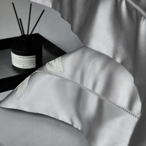 Skin-friendly Mulberry Silk & Cotton Duvet Comforter Quilt Cover Bed Sheet Pillowcases Four Pieces Silver Jacquard Luxury Bedding Set