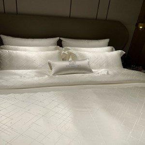 White Home Textile Mulberry Silk Quilt Duvet Cover Yarn-Dyed Jacquard Bed Linen Fitted Sheets Pillowcases Pillow Shams Mulberry Silk Bedding Set Supplier Silver Grey Home Textile Silky Quilt Duvet Cover Yarn-Dyed Jacquard Bed Linen Fitted Sheets Pillowcases Pillow Shams Pure Silk Bedding Set Supplier