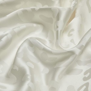 High-Quality White Mulberry Silk Home Textile Luxury Yarn-Dyed Jacquard Duvet Comforter Quilt Cover Premium Bed Linen Fitted Sheets Bedding Set Supplier
