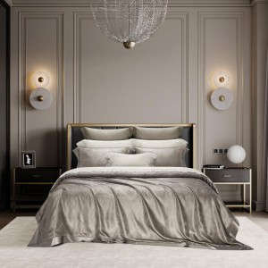 China Supplier High Luxury Four Pieces Bedding Comforter Duvet Quilt Cover 100% Mulberry Silk Satin Jacquard Fabric Breathable Silkworm Bed Sheet Bedding Set