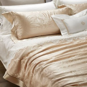 Super Luxury 100% Mulberry Silk Four-Piece White Embroidery Quilt Comforter Duvet Cover Bed Linen King Bed Sheets Mattress Cover Gold Bedding Set for Home