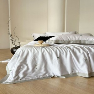 Premium Cooling Lyocell Summer Quilt Queen King Air-condition Quilt 4PCS Pillowcases Bed Sheet Green Embroidery Bedding Set