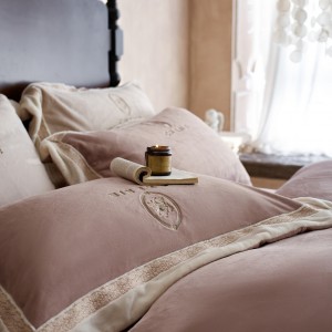 winter warm milk velvet home textiles pink embroidery 4pcs bedding set supplier