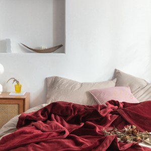Winter warm solid color quilt cover soft fleece adult comforter cover high-end red bedsheets home textile blanket supplier