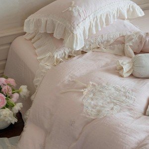 Hot Selling Pink Lace Cotton Double Crepe Yarn Comforter Cover Pillowcases Cozy Bed Flat Fitted Sheet Double Coverlets Bedding Set
