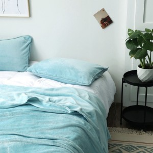 High-quality blue solid color milk fleece coverlets queen size blanket wholesaler