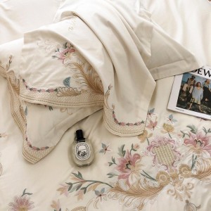 Hot selling sateen 100s cotton 4-pieces textile ODM coverlets bedsheets embroidery bed linen bedding set wholesaler
