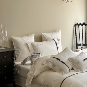 Hot selling pink quilt cover embroidered fitted sheets flat sheet 100% cotton home textile 4-pieces bedding set supplier