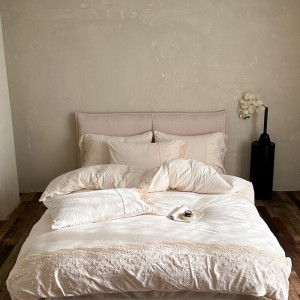 Hot selling winter white baby fleece bed linen lace 1.8m coverlets with 2 soft pillow shams fluffy duvet cover queen size bedding set supplier