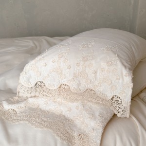 Hot selling winter white baby fleece bed linen lace 1.8m coverlets with 2 soft pillow shams fluffy duvet cover queen size bedding set supplier