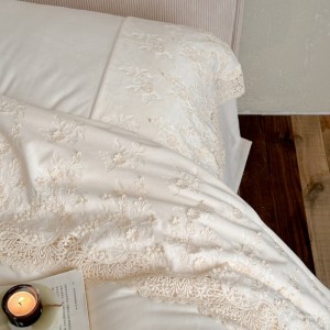 Hot selling winter white baby fleece bed linen lace 1.8m coverlets with 2 soft pillow shams fluffy duvet cover queen size bedding set supplier