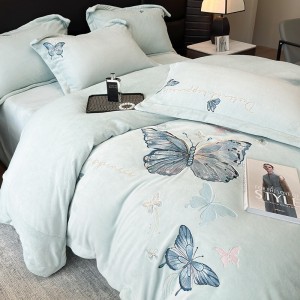 Hot selling winter milk fleece bed linen 1.8m coverlets with white pillow shams fluffy duvet cover queen size bedding set supplier