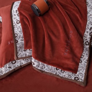 High gram weight velvet fluffy pillowcases 2/2.3m adult coverlets orange solid color pillow shams high-quality 4-piece bedding set manufacture