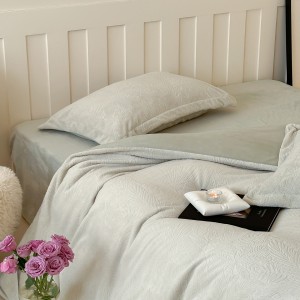 Exquisite pillowcase soft 200*230cm velvet quilt cover queen size hotel home textile bedding set manufacturer