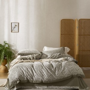 Wholesale high-end pillowcases green jacquard comforter set soft bed linen fitted sheets 2m/2.2m bedding set for adults