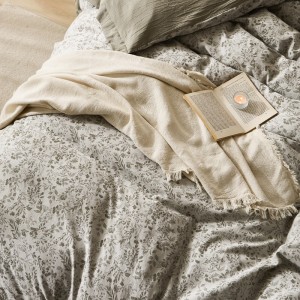 Wholesale high-end pillowcases green jacquard comforter set soft bed linen fitted sheets 2m/2.2m bedding set for adults