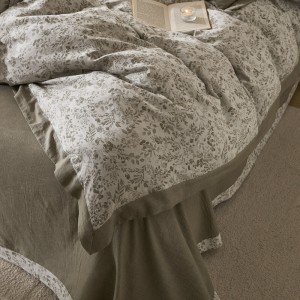 Wholesale high-end pillowcases green jacquard comforter set soft bed linen fitted sheets 2m/2.2m bedding set for adults