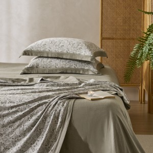 Wholesale high-end pillowcases green jacquard comforter set soft bed linen fitted sheets 2m/2.2m bedding set for adults