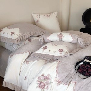 Carved floral embroidery milk velvet purple duvet cover bed sheets four-piece bedding set