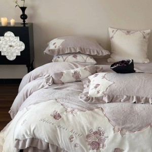 Carved floral embroidery milk velvet purple duvet cover bed sheets four-piece bedding set