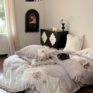 Carved floral embroidery milk velvet purple duvet cover bed sheets four-piece bedding set