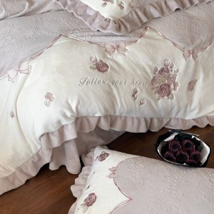 Carved floral embroidery milk velvet purple duvet cover bed sheets four-piece bedding set